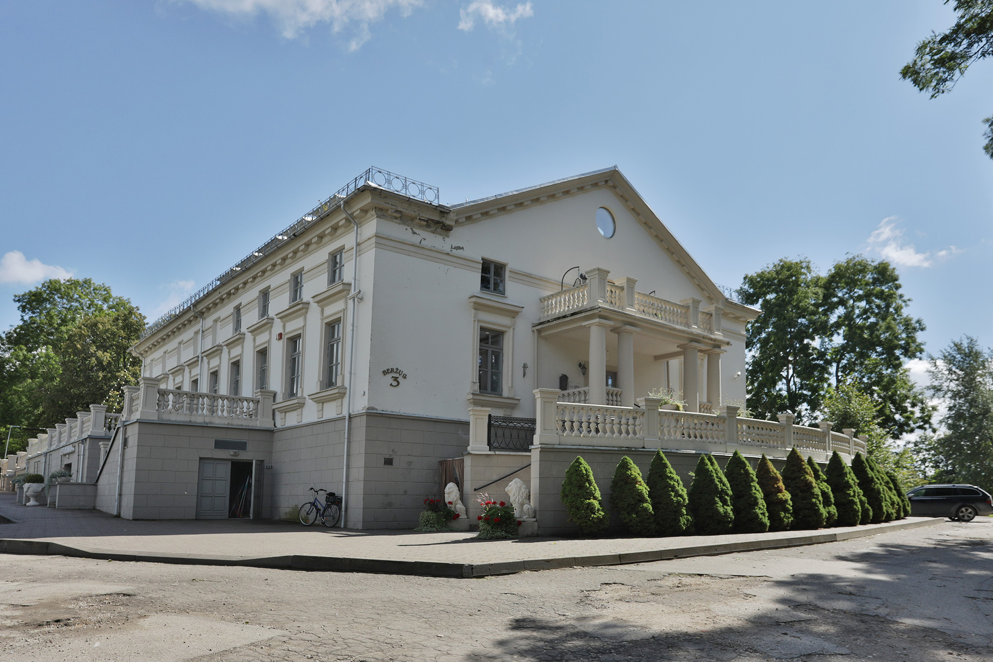 Ukmergė Manor Ring – A network connected through people and places