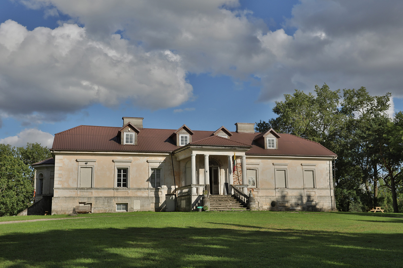 ukmerge-manor-ring-img-1