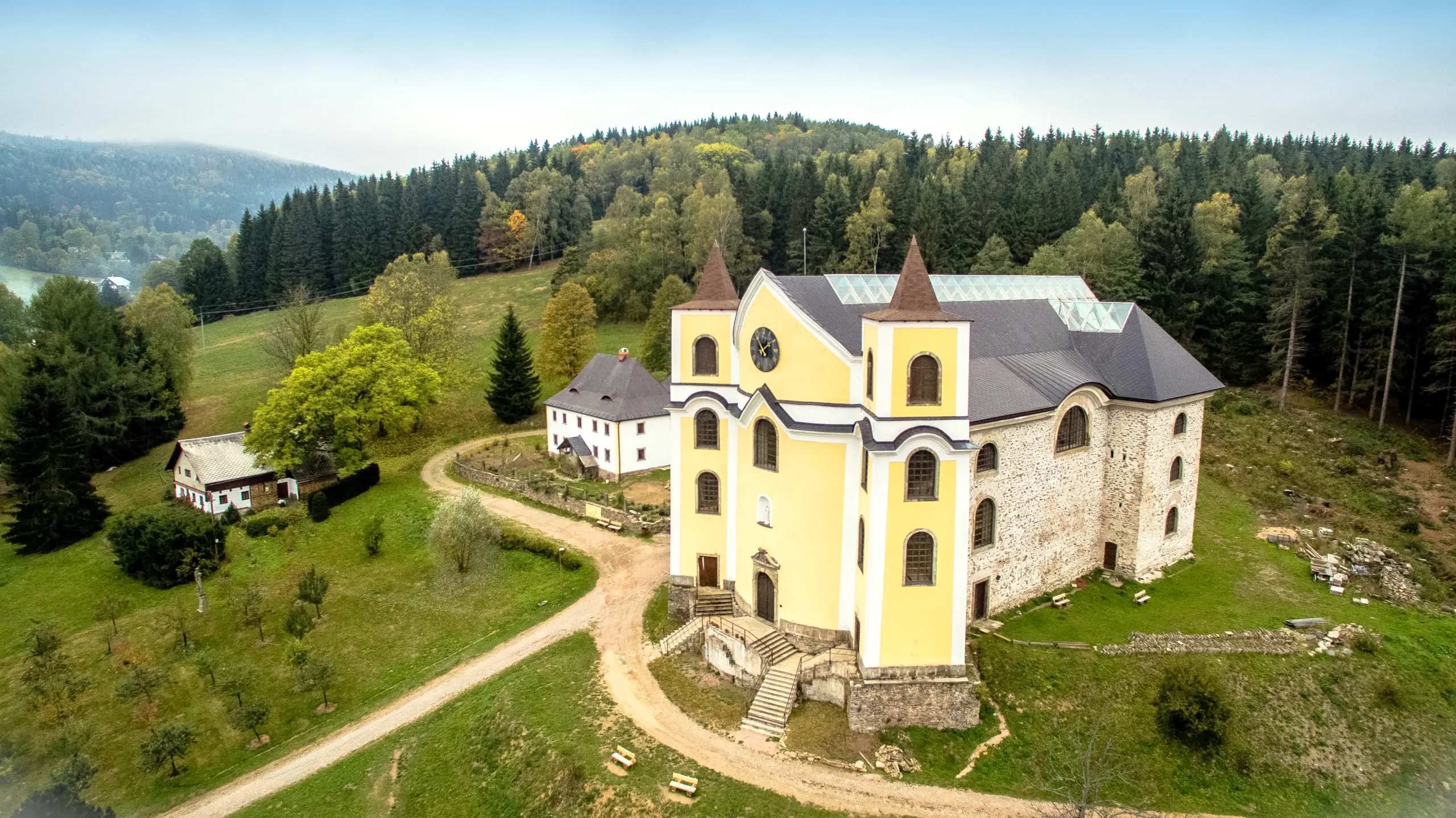 Kostel-Neratov_Šárka_Šimková